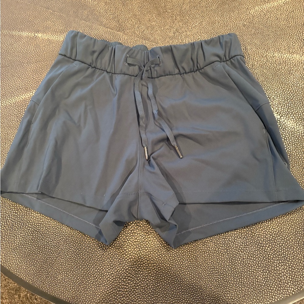 Lululemon size 4 drawstring shorts